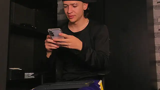 Snapshot of Dimitri_higth420 chatting on November 25, 2025, 2:06 pm Dimitri higth420 online show from November 25, 2025, 2:06 pm