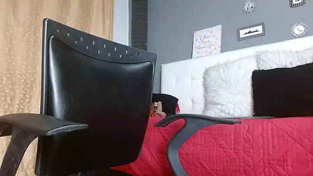 Snapshot of AnnieScott_ chatting on February 27, 2025, 7:15 pm AnnieScott online show from February 27, 2025, 7:15 pm