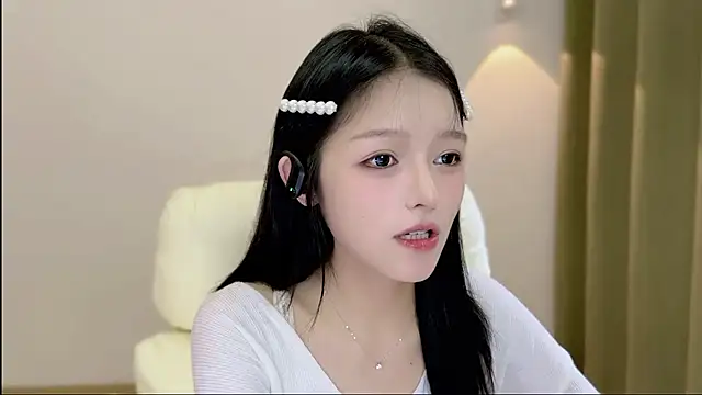 xiaodaibabyy online show from October 1, 2025, 2:10 pm