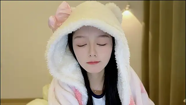 xiaodaibabyy online show from October 25, 2025, 7:29 am