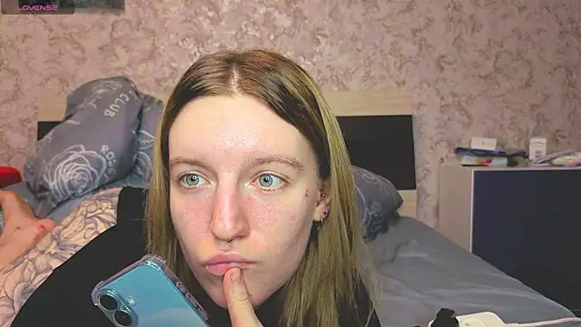 Snapshot of Baiambel_Mi chatting on November 18, 2025, 7:28 pm Baiambel Mi online show from November 18, 2025, 7:28 pm