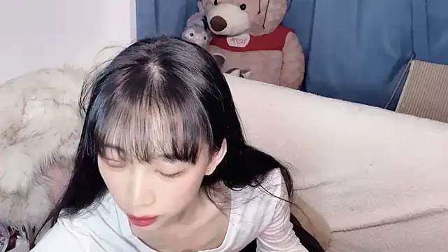 Lili-2 online show from November 28, 2025, 5:02 pm