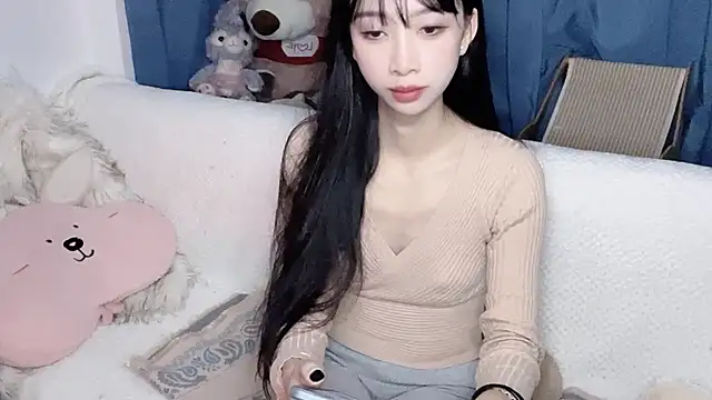 Lili-2 online show from November 19, 2025, 1:55 pm