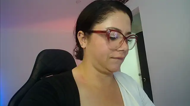 Snapshot of Madame_Shein_ chatting on February 5, 2025, 4:03 pm Madame Shein  online show from February 5, 2025, 4:03 pm