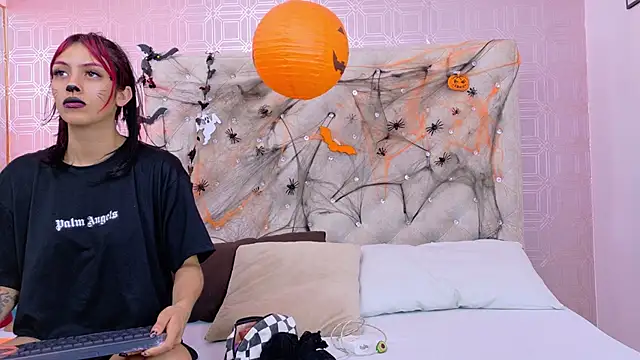 Derieri D online show from October 30, 2025, 7:33 pm