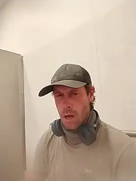 Snapshot of axelongshaft69 chatting on November 21, 2025, 3:05 am axelongshaft69 online show from November 21, 2025, 3:05 am