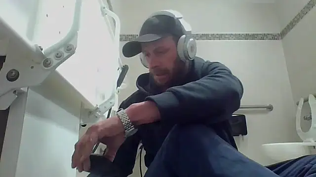 Snapshot of axelongshaft69 chatting on March 7, 2026, 11:21 pm axelongshaft69 online show from March 7, 2026, 11:21 pm