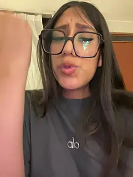 AleFantasy0001 online show from February 3, 2026, 6:22 am