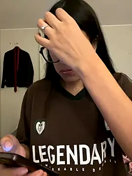 AleFantasy0001 online show from October 2, 2025, 1:09 am