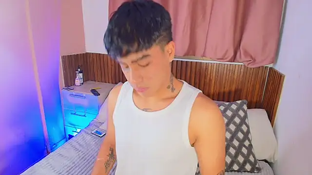 kiing azahell online show from February 7, 2026, 11:57 pm