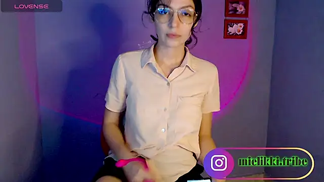 mielikki001 online show from December 20, 2024, 9:50 pm