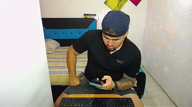 Snapshot of pitbullveryhot chatting on March 15, 2025, 6:14 am pitbullveryhot online show from March 15, 2025, 6:14 am