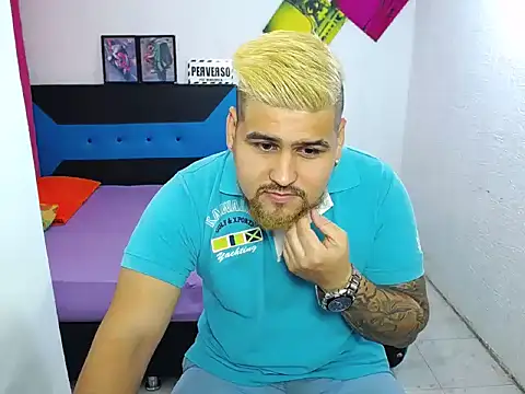 Snapshot of pitbullveryhot chatting on December 5, 2024, 10:28 am pitbullveryhot online show from December 5, 2024, 10:28 am