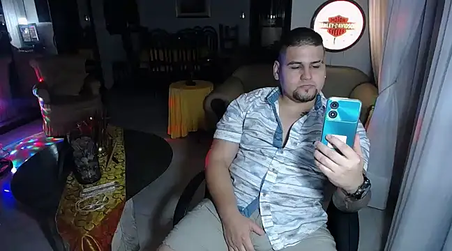 Snapshot of pitbullveryhot chatting on February 27, 2025, 7:08 am pitbullveryhot online show from February 27, 2025, 7:08 am