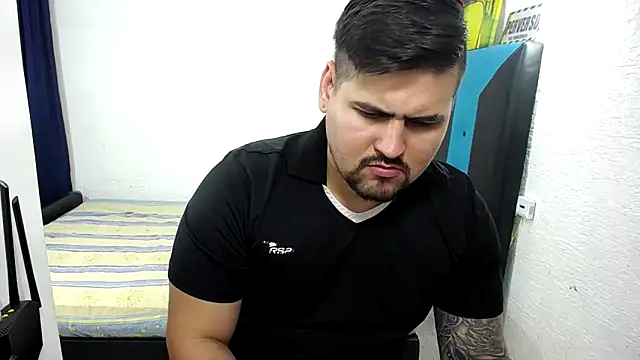 Snapshot of pitbullveryhot chatting on November 15, 2025, 2:04 am pitbullveryhot online show from November 15, 2025, 2:04 am