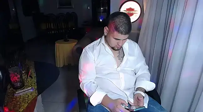 Snapshot of pitbullveryhot chatting on March 3, 2025, 8:30 am pitbullveryhot online show from March 3, 2025, 8:30 am