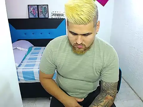 Snapshot of pitbullveryhot chatting on December 6, 2024, 2:00 pm pitbullveryhot online show from December 6, 2024, 2:00 pm