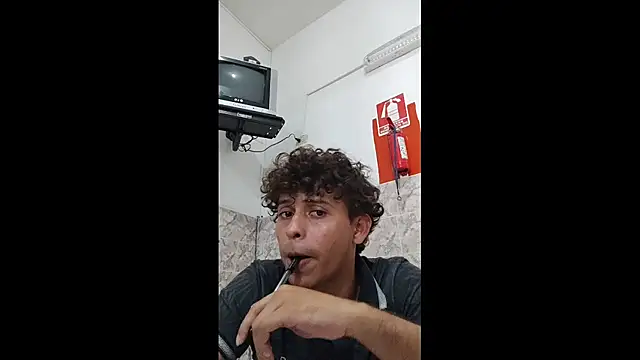 luisfer 306 online show from February 27, 2025, 6:31 pm