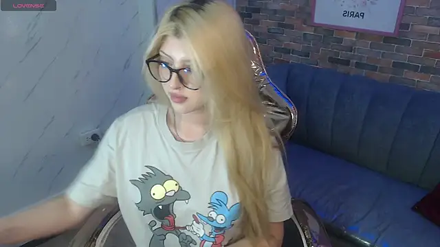 Snapshot of Kitty_fox_b chatting on March 10, 2025, 3:52 pm Kitty fox b online show from March 10, 2025, 3:52 pm