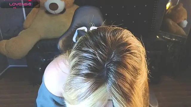 Snapshot of Kitty_fox_b chatting on November 5, 2025, 1:14 pm Kitty fox b online show from November 5, 2025, 1:14 pm