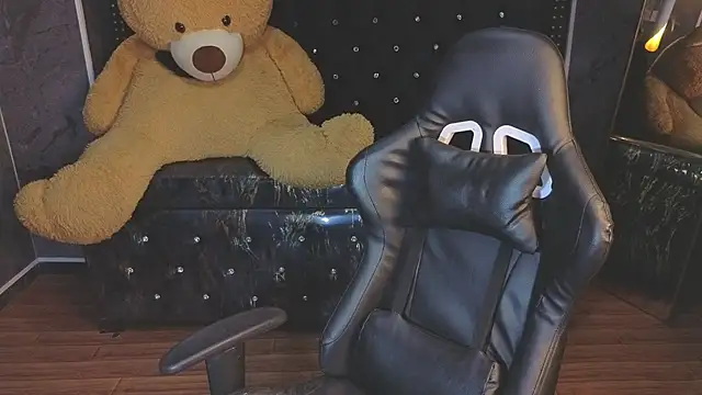 Snapshot of Kitty_fox_b chatting on November 14, 2025, 12:53 pm Kitty fox b online show from November 14, 2025, 12:53 pm