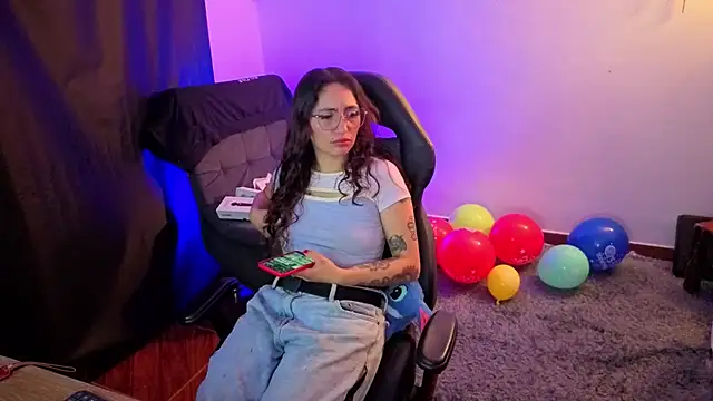 Snapshot of katianzayn chatting on September 18, 2025, 5:21 am katianzayn online show from September 18, 2025, 5:21 am