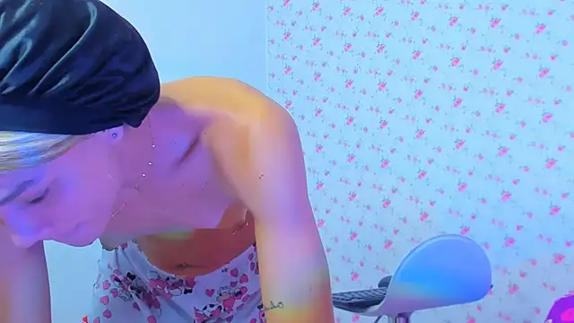 StassieBell online show from October 16, 2025, 1:52 pm