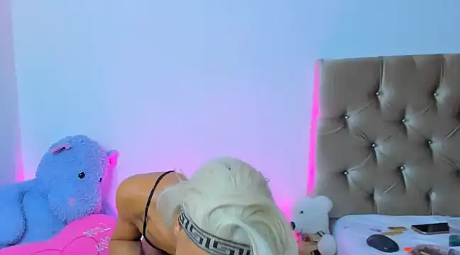 StassieBell online show from February 13, 2025, 9:30 am