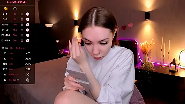 Snapshot of MilliBrown_ chatting on April 24, 2026, 9:00 am MilliBrown online show from April 24, 2026, 9:00 am