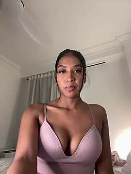 Snapshot of IamCrystal2 chatting on May 11, 2026, 8:39 pm IamCrystal2 online show from May 11, 2026, 8:39 pm