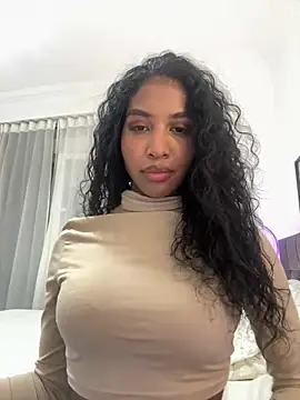 Snapshot of IamCrystal2 chatting on June 6, 2026, 12:27 am IamCrystal2 online show from June 6, 2026, 12:27 am