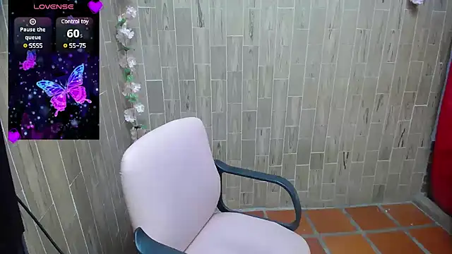 solyeria online show from February 24, 2025, 3:44 am