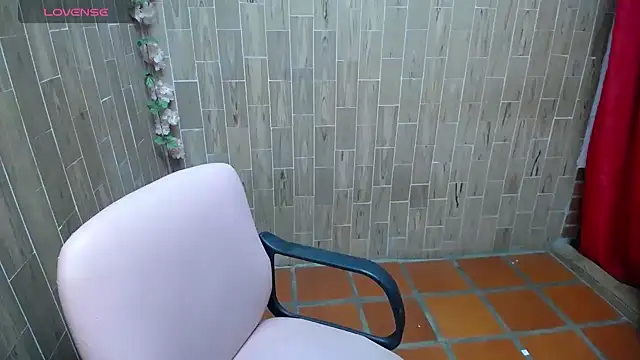 solyeria online show from December 5, 2025, 3:49 am