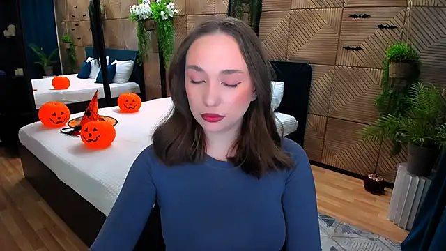 Snapshot of TrueReincarnation chatting on November 3, 2025, 4:07 am TrueReincarnation online show from November 3, 2025, 4:07 am