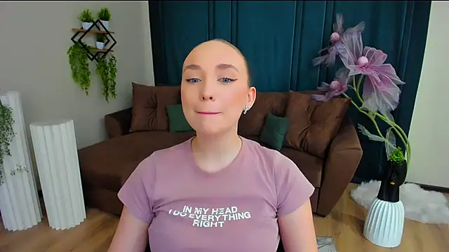 Snapshot of TrueReincarnation chatting on November 18, 2025, 4:10 pm TrueReincarnation online show from November 18, 2025, 4:10 pm