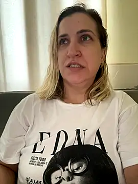 Snapshot of Bia_sexynovaes chatting on October 27, 2025, 12:28 pm Bia sexynovaes online show from October 27, 2025, 12:28 pm