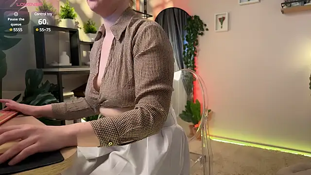 Lella Ryann  online show from March 12, 2025, 7:25 pm