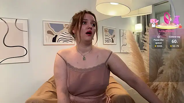 Lella Ryann  online show from October 18, 2025, 1:46 pm