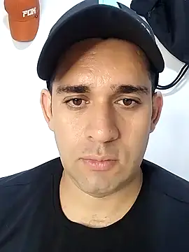 Snapshot of CRISTHIAN_GREY01 chatting on January 14, 2025, 9:41 pm CRISTHIAN GREY01 online show from January 14, 2025, 9:41 pm