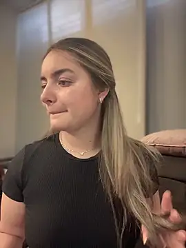 Snapshot of imlindapink chatting on November 11, 2025, 2:01 pm imlindapink online show from November 11, 2025, 2:01 pm