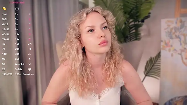 Snapshot of ElizavecaSunrise chatting on July 2, 2026, 8:53 am ElizavecaSunrise online show from July 2, 2026, 8:53 am