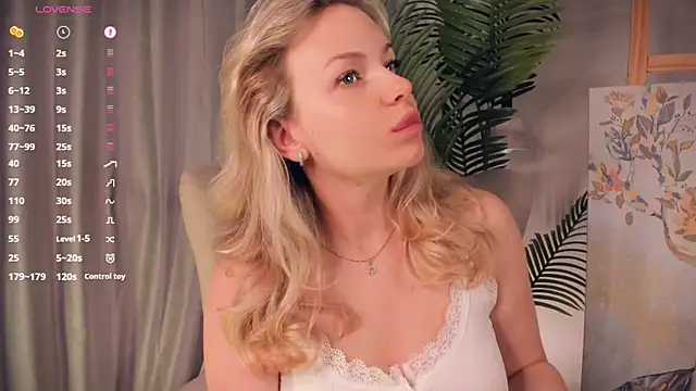 Snapshot of ElizavecaSunrise chatting on July 23, 2026, 8:11 am ElizavecaSunrise online show from July 23, 2026, 8:11 am