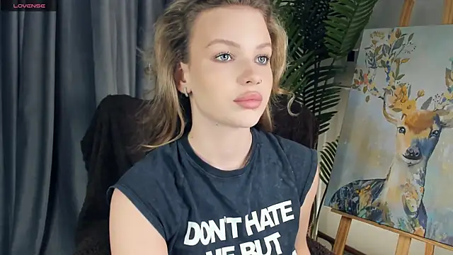 ElizavecaSunrise online show from November 15, 2025, 7:12 am