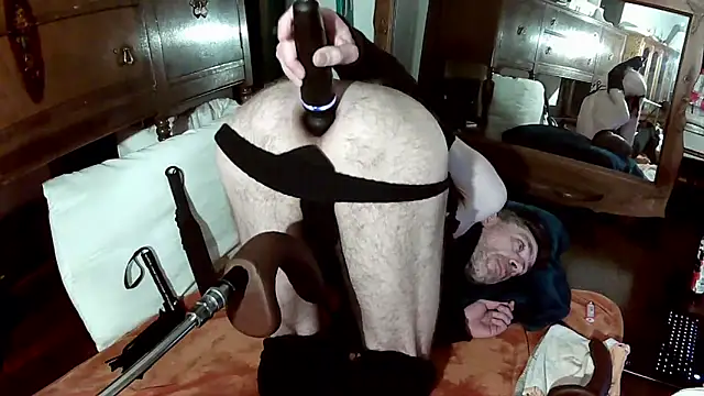 Snapshot of MaxJr8008 chatting on March 28, 2026, 8:37 am MaxJr8008 online show from March 28, 2026, 8:37 am