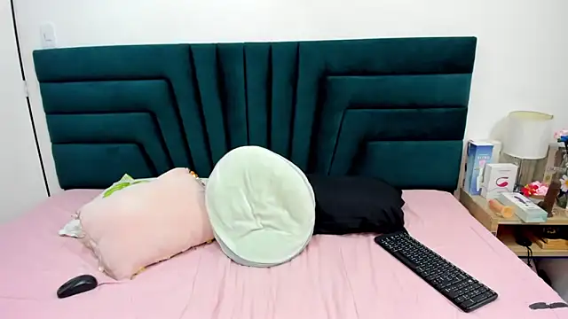 LisaWhite  online show from March 3, 2025, 10:20 pm