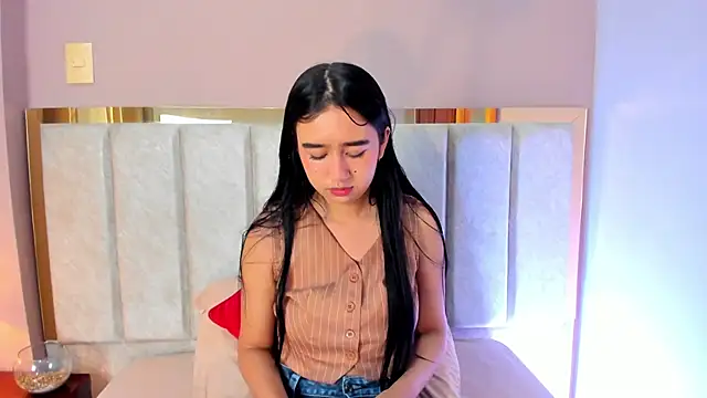 Snapshot of LaraGoldd chatting on October 31, 2025, 4:47 pm LaraGoldd online show from October 31, 2025, 4:47 pm