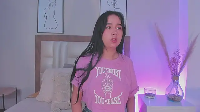 Snapshot of LaraGoldd chatting on September 30, 2025, 12:27 am LaraGoldd online show from September 30, 2025, 12:27 am