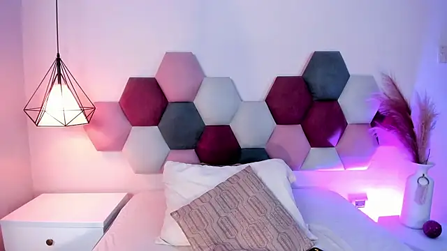 Snapshot of LaraGoldd chatting on September 26, 2025, 12:39 am LaraGoldd online show from September 26, 2025, 12:39 am