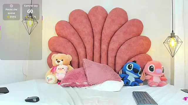 zamanthapalmer1 online show from December 15, 2025, 2:28 am