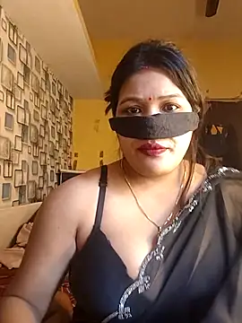 Snapshot of Radhikadavi879 chatting on November 15, 2025, 4:27 am Radhikadavi879 online show from November 15, 2025, 4:27 am
